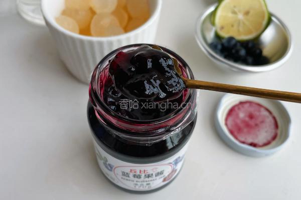 蓝莓酱杨桃饮的做法图解2
