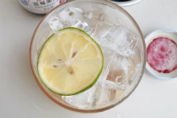蓝莓酱杨桃饮的做法图解7