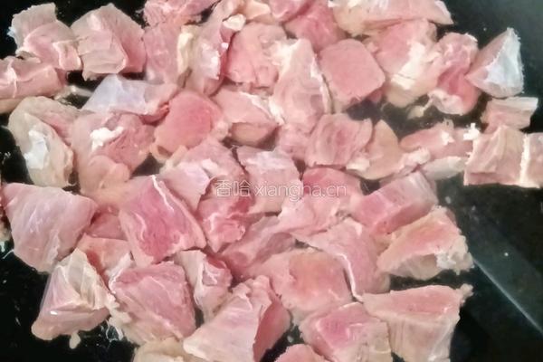牛肉烧萝卜的做法图解1