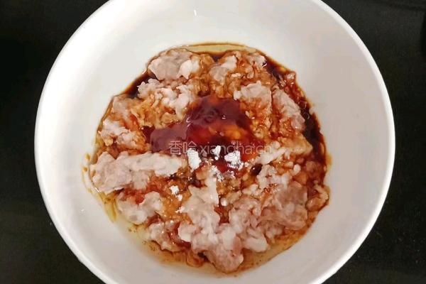 香菇胡萝卜蒸肉饼的做法图解5