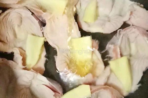 芹菜炒鸡胗的做法图解3