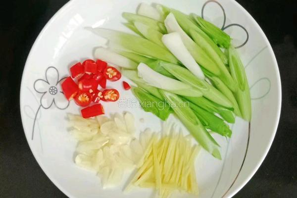 芹菜炒鸡胗的做法图解7