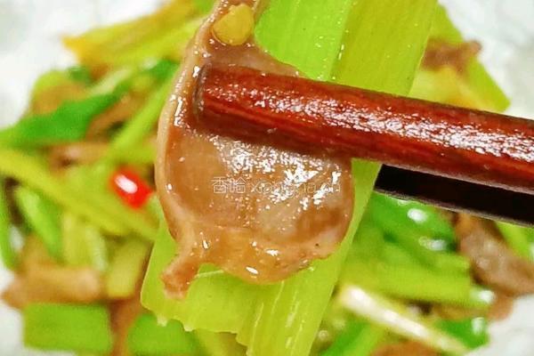 芹菜炒鸡胗的做法图解13