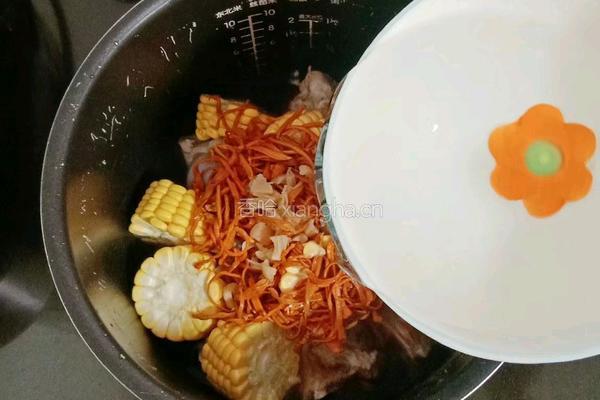 虫草花玉米筒骨汤的做法图解11