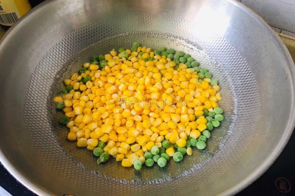青豆玉米的做法图解1