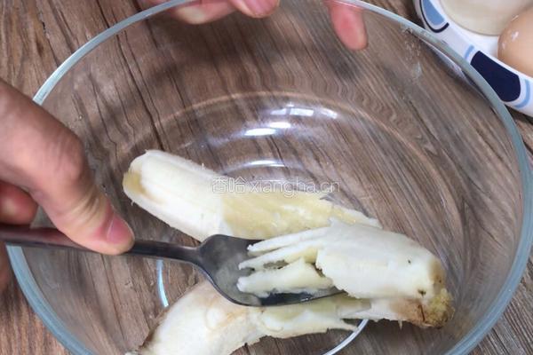 香蕉鸡蛋饼的做法图解2