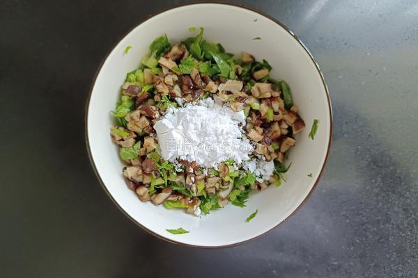 芹菜香菇夹茄子的做法图解4