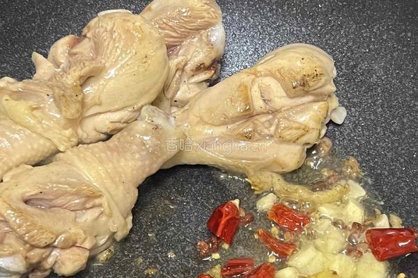 土豆胡萝卜闷鸡腿的做法图解2