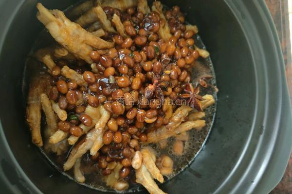 黄豆闷风爪的做法图解5