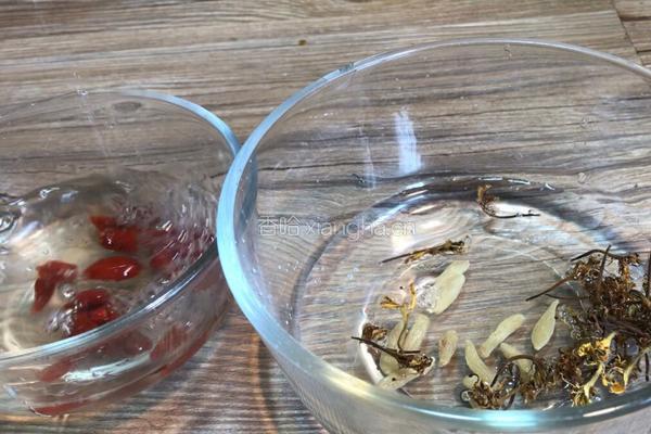 麦冬金银花枸杞茶的做法图解2