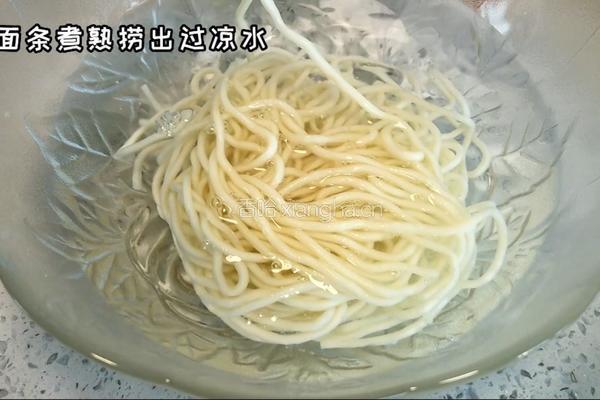 沙拉凉面的做法图解2