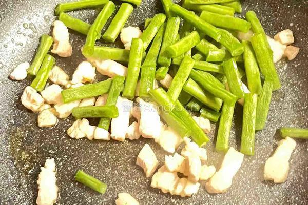 尝试地中海饮食第6天丨豆角炒肉的做法图解4
