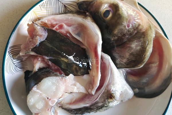 鱼头豆腐汤的做法图解1