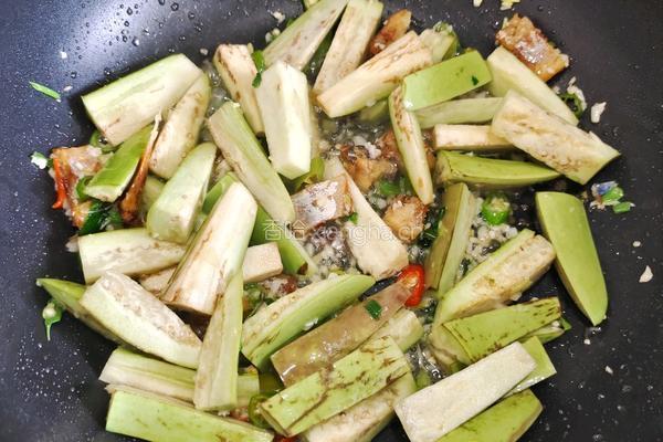 咸鱼烧茄子的做法图解7