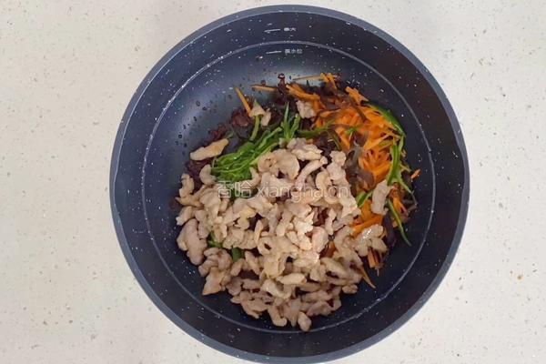 快乐做饭！鱼香肉丝！的做法图解4