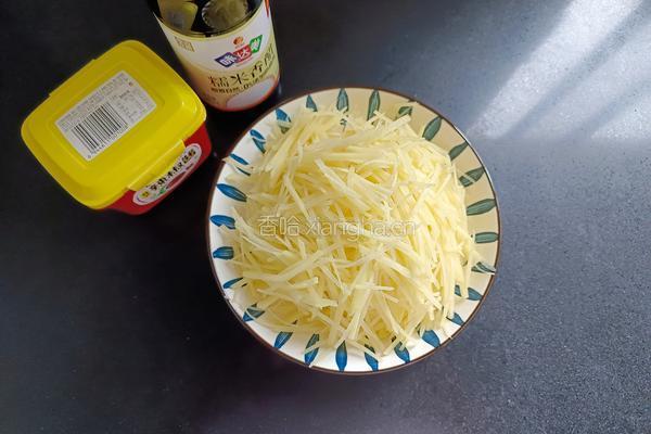 酸辣土豆丝的做法图解1