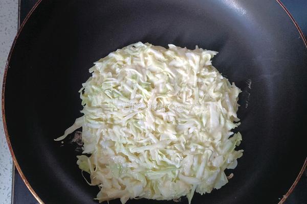 圆白菜鸡蛋饼的做法图解6