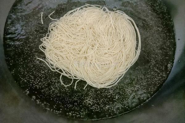 炒伊面的做法图解3