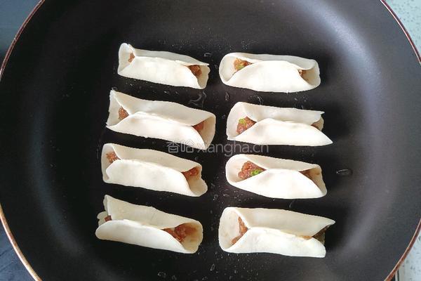 猪肉馅锅贴的做法图解9
