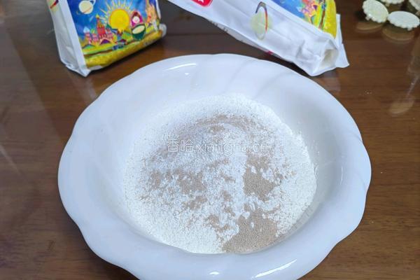烧烤味小花卷的做法图解1