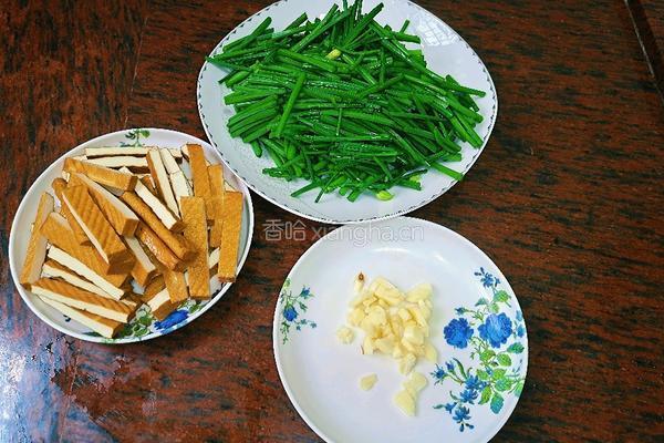 韭菜花炒香干的做法图解2