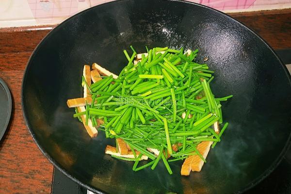 韭菜花炒香干的做法图解5