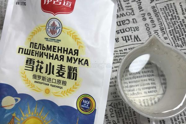 韭菜馅饺子-神器的面粉的做法图解1