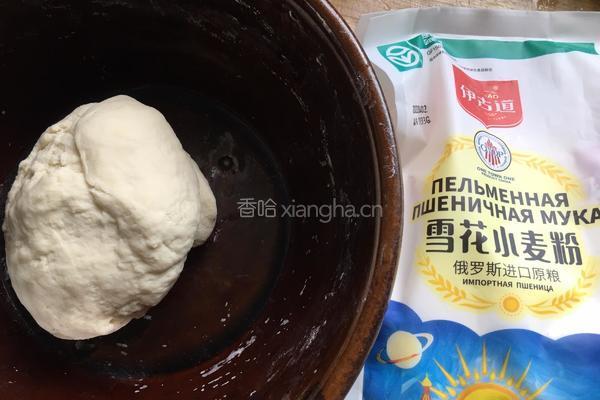 青椒鸡蛋西红柿拌面的做法图解1