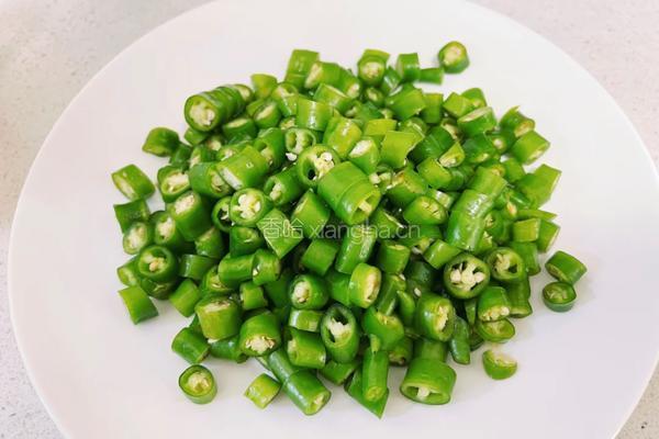 下饭神器～辣椒炒鸡蛋的做法图解2