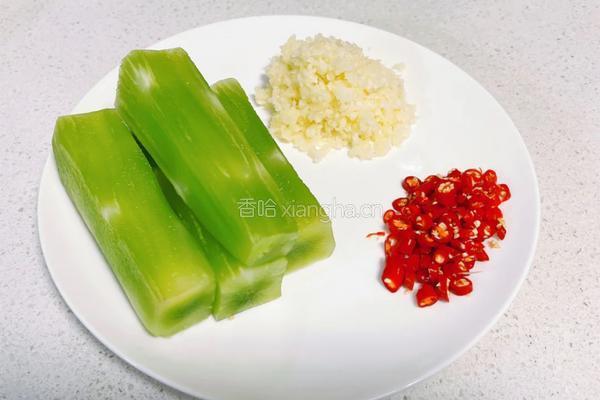 凉拌莴笋的做法图解2