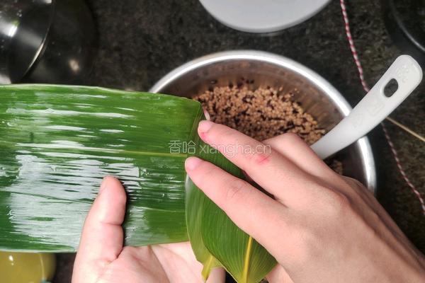 自制砂锅酱香排骨鲜粽子的做法图解9