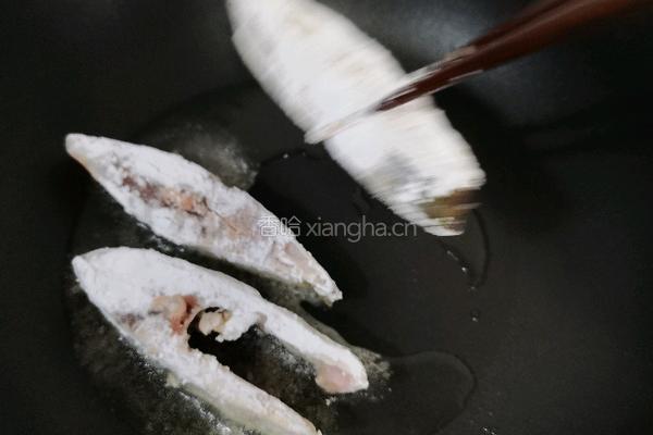 干炸鲳鱼的做法图解5