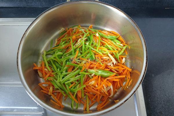  鱼香肉丝（素食版）的做法图解8