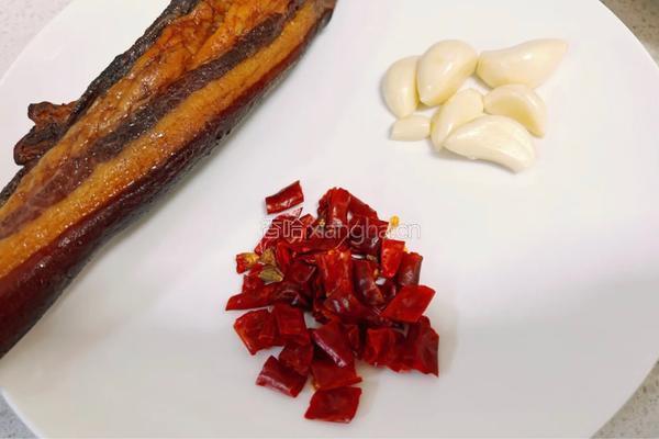 四季豆炒腊肉的做法图解1