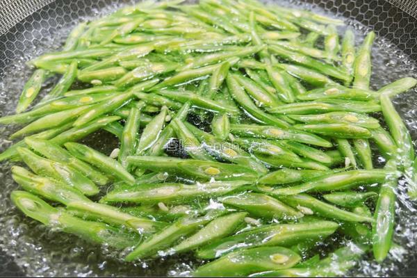 四季豆炒腊肉的做法图解5