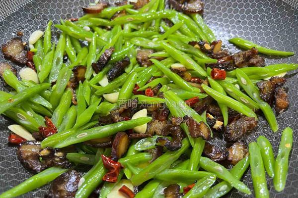 四季豆炒腊肉的做法图解9