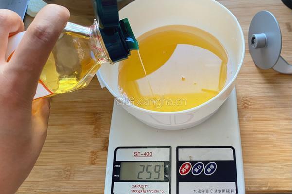 蛋黄豆沙馅月饼+五仁月饼的做法图解4