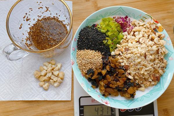 蛋黄豆沙馅月饼+五仁月饼的做法图解10