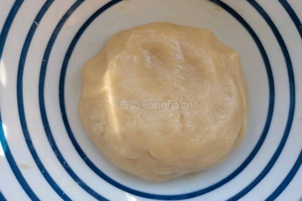 豆沙蛋黄月饼的做法图解4