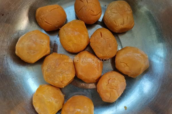 豆沙蛋黄月饼的做法图解6