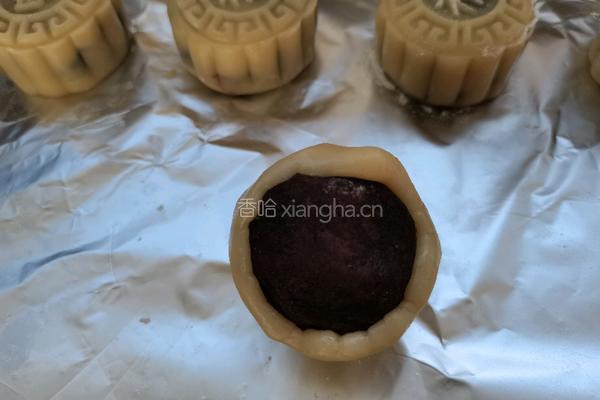 豆沙蛋黄月饼的做法图解10