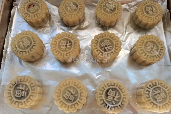 豆沙蛋黄月饼的做法图解16