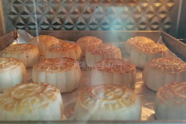 豆沙蛋黄月饼的做法图解17