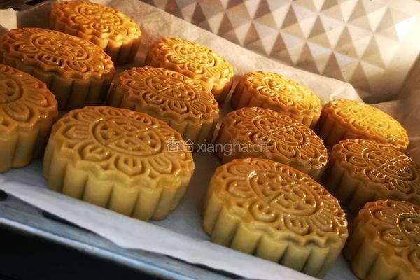 手工蛋黄月饼(100克)的做法图解32