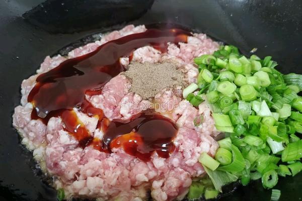芹菜猪肉馅的做法图解3