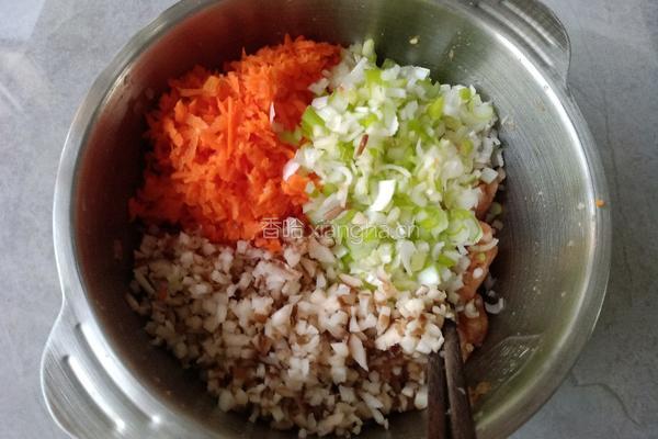 香菇胡萝卜肉馅水煎饺的做法图解7