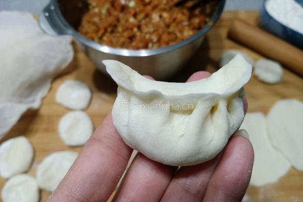香菇胡萝卜肉馅水煎饺的做法图解12