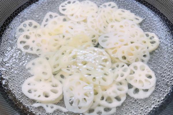 凉拌藕片的做法图解2