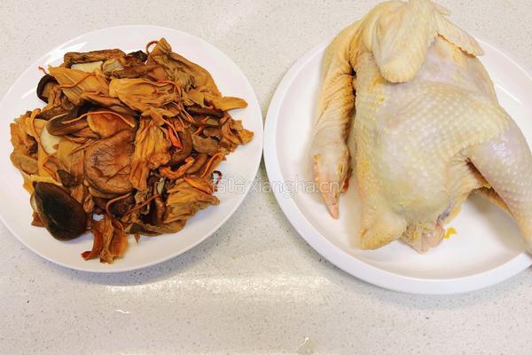 菌菇鸡汤的做法图解1