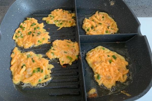 番薯虾仁烙饼的做法图解6